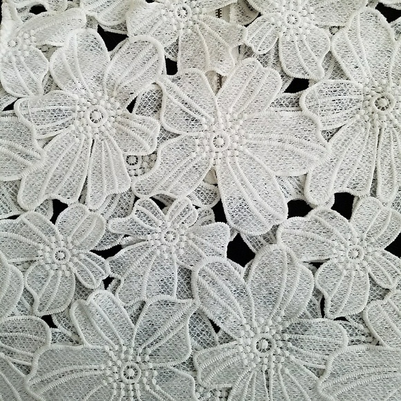 Tea n Cup | White Floral Crop Top - Picture 3 of 5